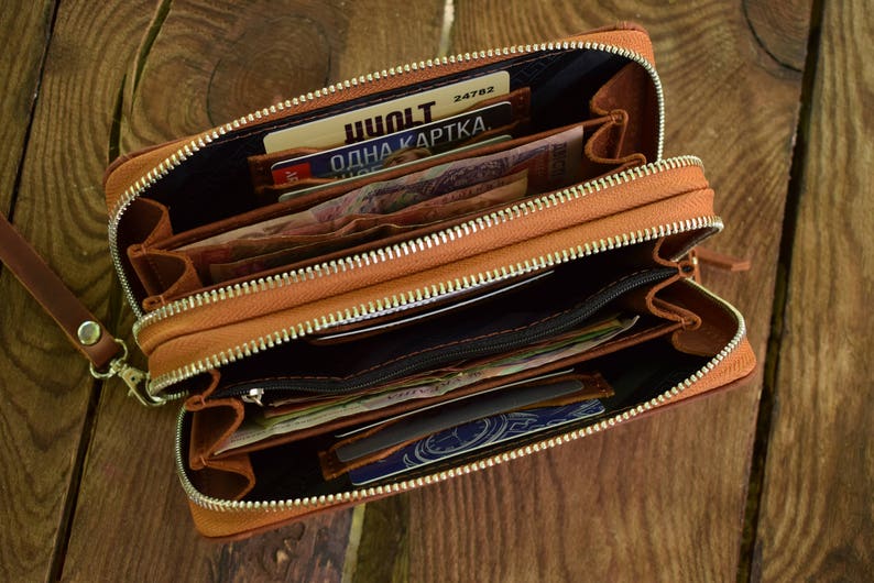 Women's-leather-wallet-clutch