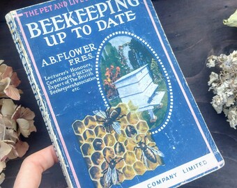 Vintage Bee and Beekeeping guide - nature book
