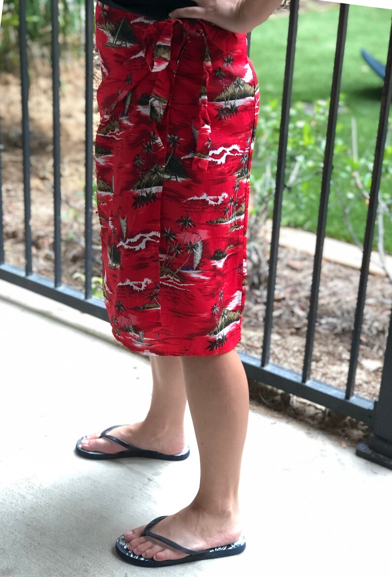 SALE Vintage Red Hawaiian Print Skirt Lucky Beach Hlila Wear Small