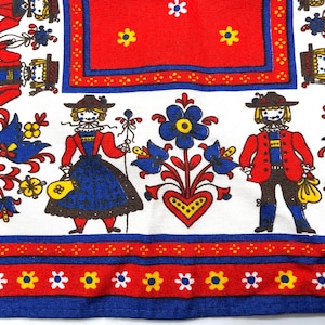 5 Vintage Pennsylvania Dutch Cloth Napkins Placemats Dish Towel / Pretty Dutch Couple / 100% Cotton / Red Blue White Yellow