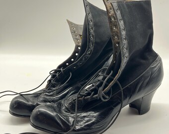 Bottes victoriennes anciennes pour femme / Cuir noir / Patrician Lynn, Mass.