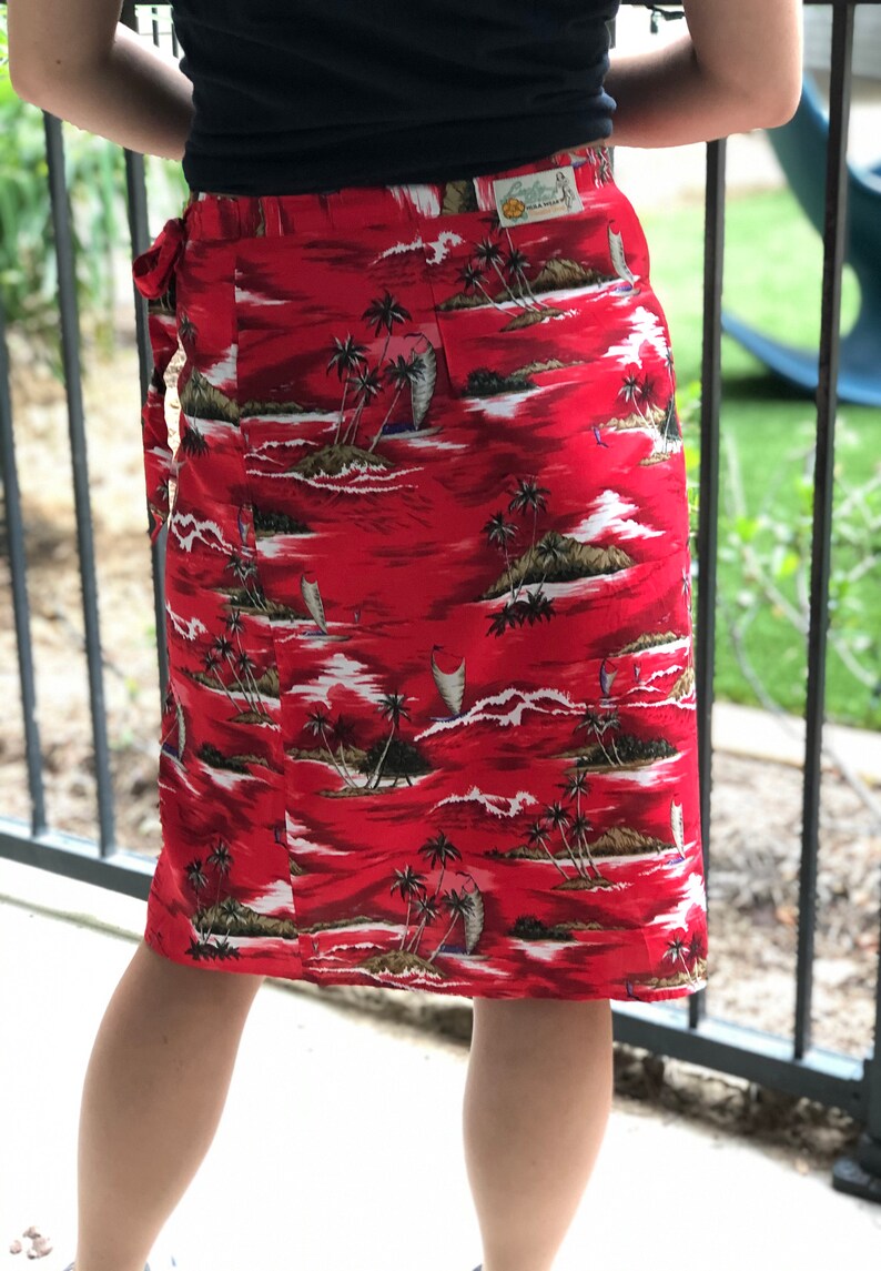 SALE Vintage Red Hawaiian Print Skirt Lucky Beach Hlila Wear Small