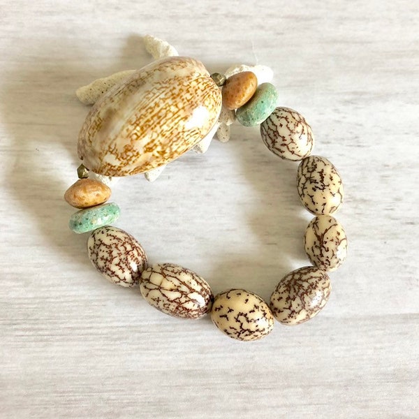 Buri Nut Bracelet// Shell Charm Bracelet// Natural Nut Bead Bracelet// Seashell Stretch Bracelet// Women's Bracelet