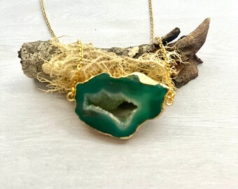 Green Geode Druzy Necklace// Druzy Gold Necklace // Dainty Layering Necklace// Teal Free form Geode Druzy Pendant