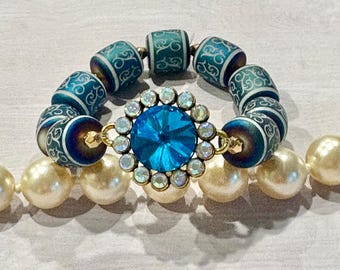 Victorian Flower bracelet// Blue flower bracelet// Rhinestone flower bracelet