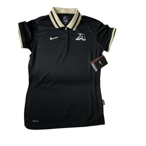 Puede incluir: Un juego de tres tazas de cerámica con un acabado moteado y mate. Las tazas son en tonos crema, gris claro y gris oscuro. Cada taza tiene un diseño simple y minimalista, ideal para café o té.