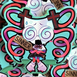 Puede incluir: Una pegatina troquelada que muestra un personaje de dibujos animados con ojos en espiral, una máscara blanca y accesorios para el pelo en forma de cruz roja. El personaje lleva una falda oscura y sostiene un cartel de madera que dice SINNER.