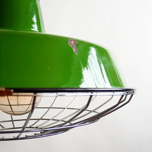 Flat Green Enamelled Suspensions with Grid. image 7