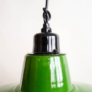 Flat Green Enamelled Suspensions with Grid. image 10