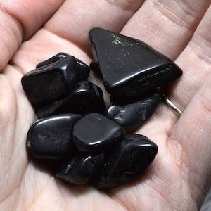 Jet: Tumbled, Small (1/4IN to 1-1/14IN)