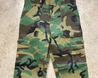 Deadstock Vintage 1980s Woodland Camo Cotton Poly Cargo Fatigue Hunting Pants Sz 33x34