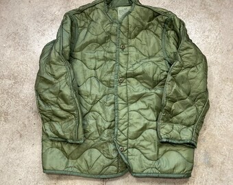 Deadstock Vintage 1990s US Army Green Quilted Liner Jacket Size Medium