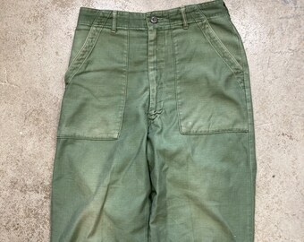 Vintage 1960s Vietnam War Era US Army OG Green All Cotton Sateen Fatigue Baker High Waisted Pants 29”x31”