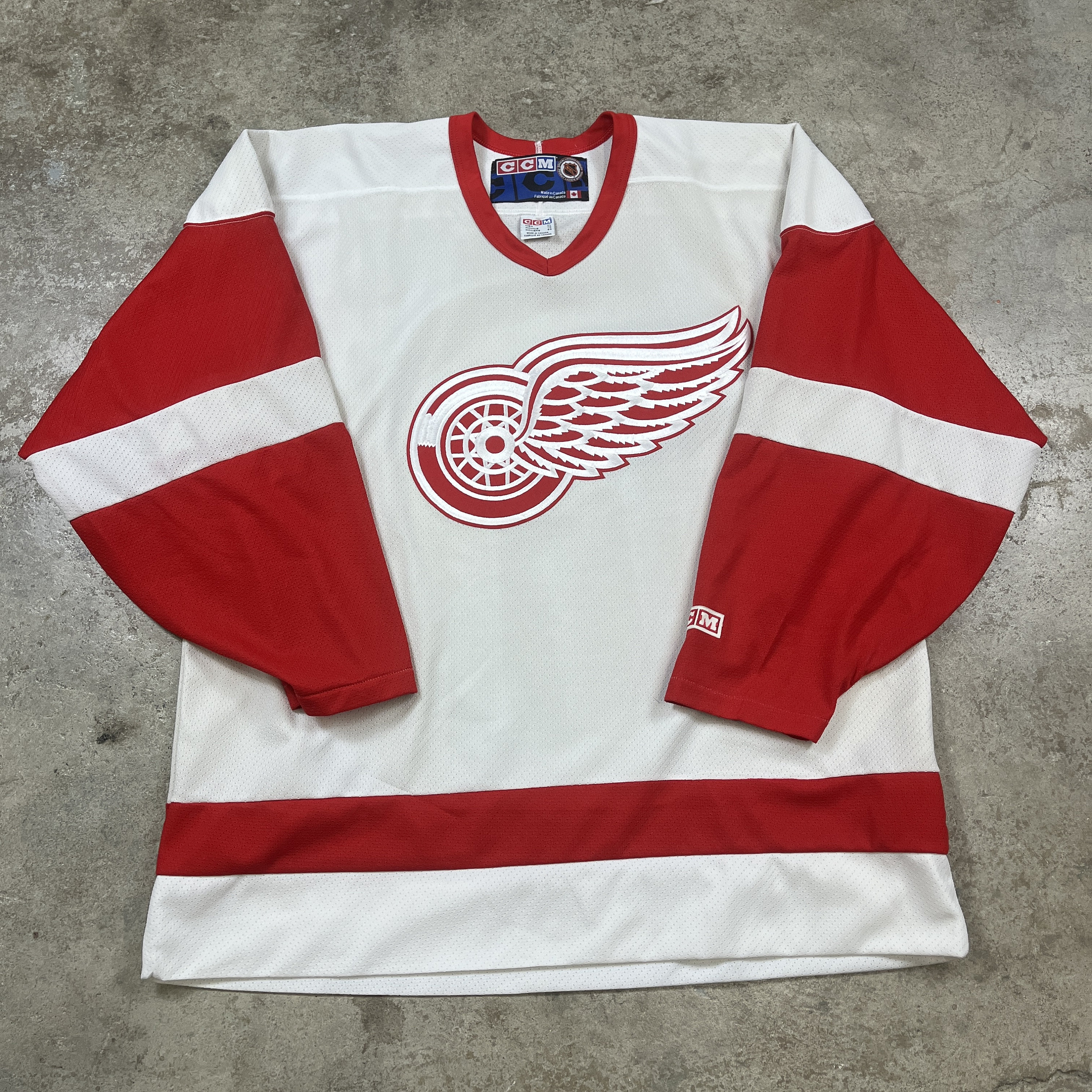 Detroit, Red Wings Hockey Jersey by CCM, Boys Large/XL
