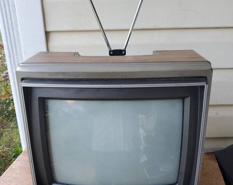 Vintage JC Penny Portable COLOR TV Television Flat Glass CRT Video Games  RETRO