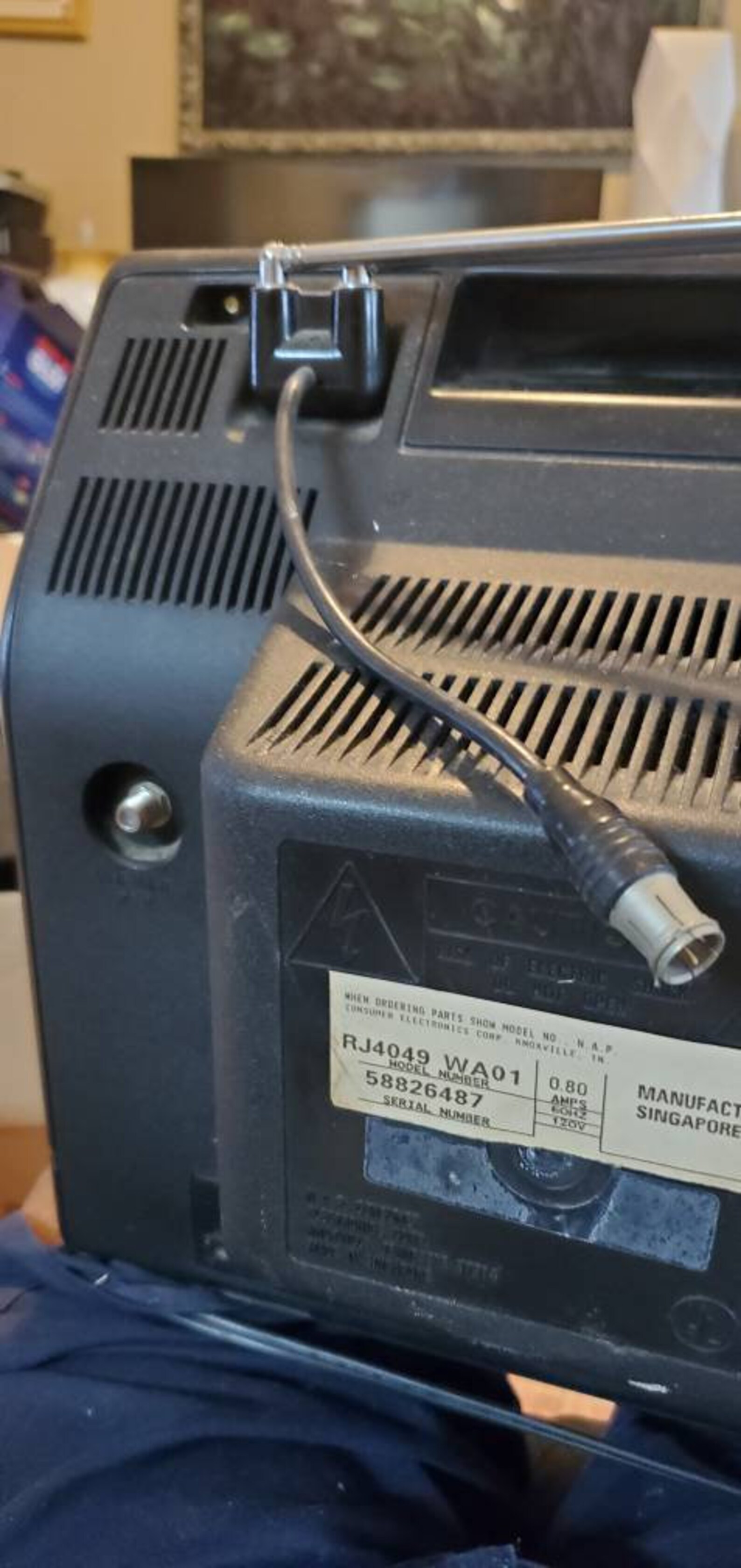 Vintage Magnavox 13 Crt Tv Gaming or Prop. Model RJ4049