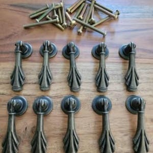 Set of 10 antiqued bronze drawer handle pendant pulls