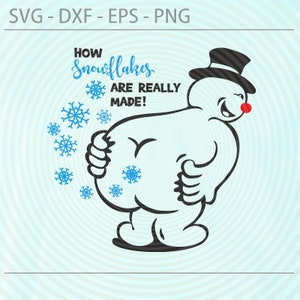 Peut inclure: Graphique humoristique représentant un bonhomme de neige avec un chapeau haut de forme noir et un nez rouge. Le bonhomme de neige est vu de dos, avec des flocons de neige émanant de son postérieur. Le texte dit "HOW snowflakes ARE REALLY MADE!" en bleu.