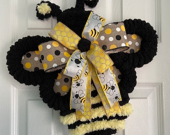 15” x 16” Spring Bumble Bee Chunky Yarn Door Hanger / Wreath with Bow - Black & Yellow