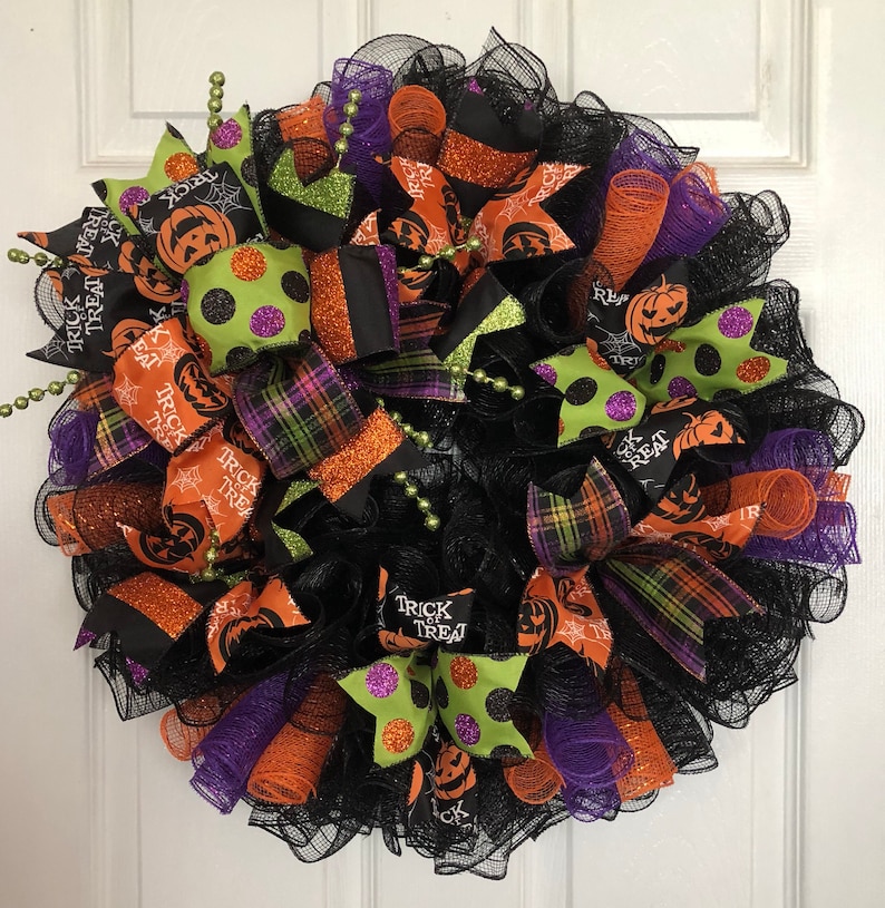 Details about   22" Handmade Multi Color Deco Mesh Halloween Wreath with Skulls