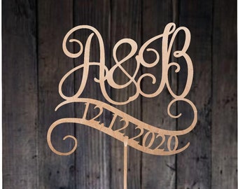 Aangepaste rustieke bruidstaarttopper: voornamen, datum, kalligrafiemonogram