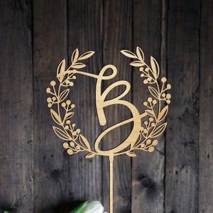 Custom Monogram Cake Topper Inicial personalizada en Wreath Script Letter Cake Topper Rustic Bridal Shower Single Cake Decor for Wedding