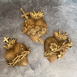 Dreifaltigkeit der Heiligen Herzen - Handgefertigte Holzschnitzerei für Wohnkultur, Hochzeitsgeschenk, Jubiläumsgeschenk, religiöses Symbol der Liebe und des Glaubens