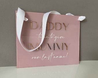 Daddy Time to Give Mummy Our Last Name Hochzeit Acryl gemaltes Zeichen Ringträger Zeichen Blumenmädchen Zeichen Here Comes my Mommy Ceremony Banner