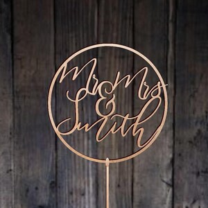Rustic Wedding Cake Topper with Last Name Custom Mr & Mrs Personalized Calligraphy Cake Topper Wreath Modern Rose Gold