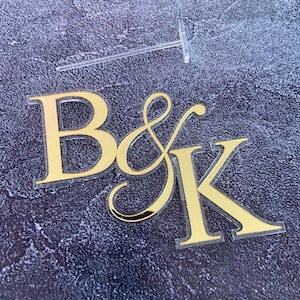 Letrero de boda con monograma, elegante adorno para tarta, letras de monograma de boda personalizadas con doble inicial, adorno para tarta, letra en negrita personalizada con palo