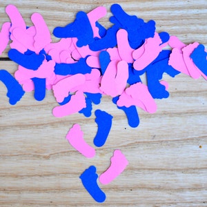 Confettis de pieds bleus et roses pour baby shower