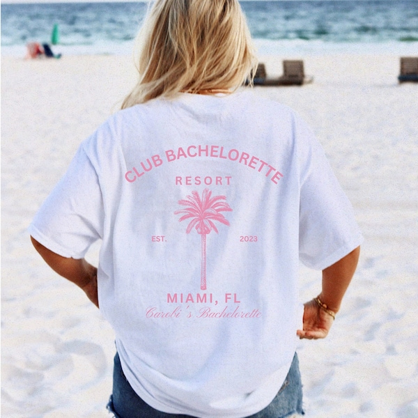 Miami Beach Club Bachelorette Resort // EMPLACEMENT ET NOM PERSONNALISÉS // Palmiers, plage, esthétique Bach réutilisable // T-shirt doux unisexe