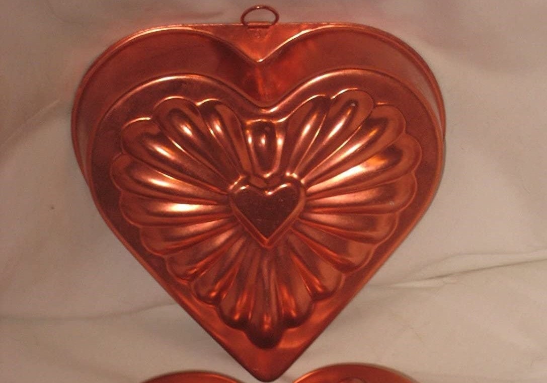 Wilton RETIRED Hearts 9” Bundt Pan Mold Ultra Bake 3D Sweet Love Valentines  Cake