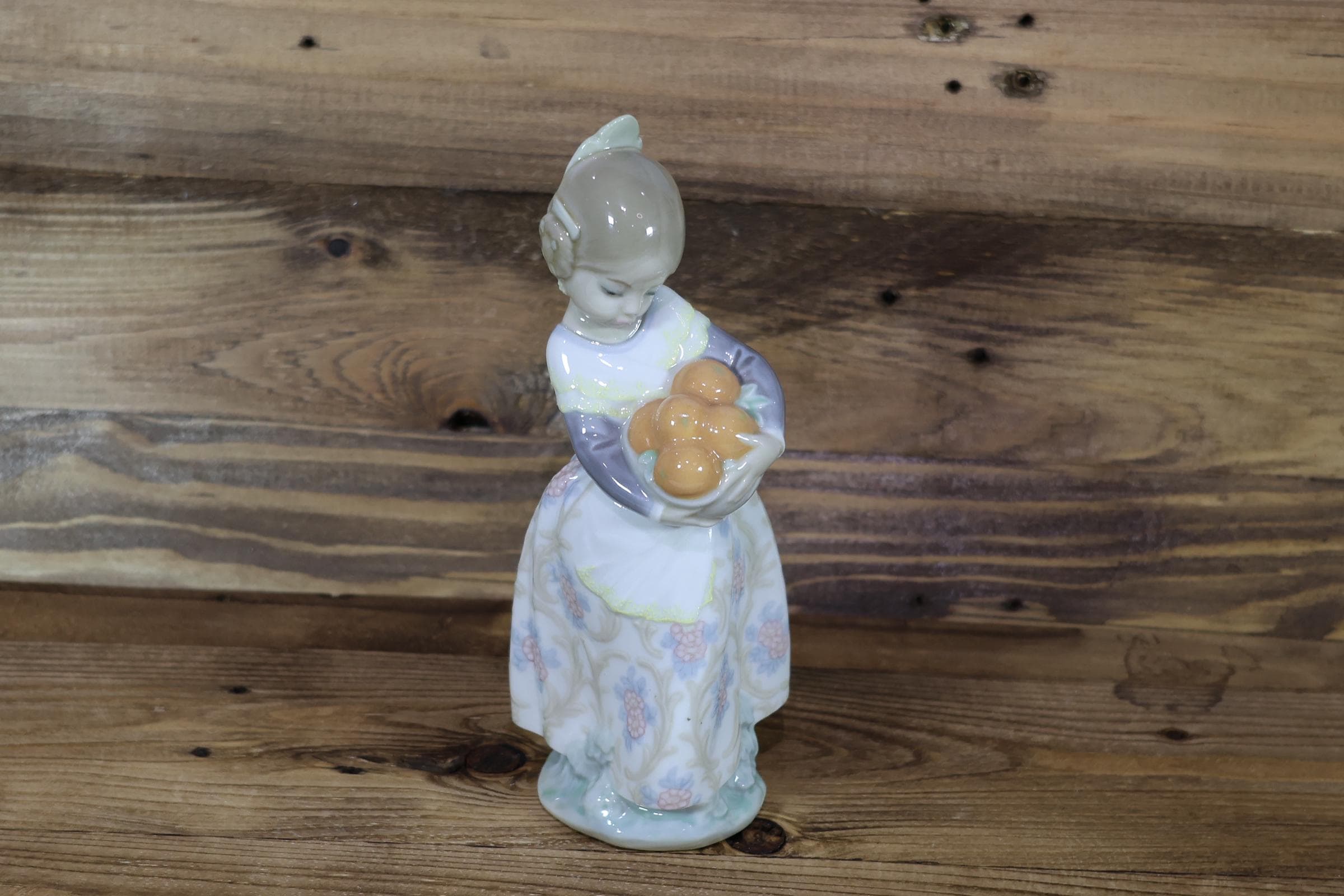 RARE VINTAGE RETIRED Lladro Valencia Girl With Basket of Oranges