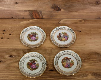 Juego de 4 platos miniatura vintage de porcelana de Limoges de 7,6 cm (3 pulgadas) con una pareja de enamorados.