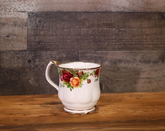 Taza de café expreso vintage Royal Albert Old Country Rose de 1962.