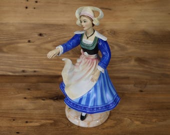 VINTAGE Royal Doulton BRETON Dancer of the World NH 2383 Made In England