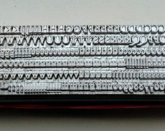Tipografía de metal para impresión tipográfica EHRHARDT Romana de 11 puntos (sobre 12 puntos), mayúsculas y minúsculas, en formato de 11 puntos (sobre 12 puntos).