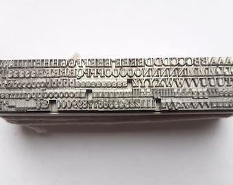 Tipografía BODONI Roman de 10 puntos en mayúsculas y minúsculas para impresión tipográfica en metal.