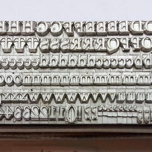 Tipografía metálica IMPRINT Roman 3A de 12 puntos, mayúsculas y minúsculas