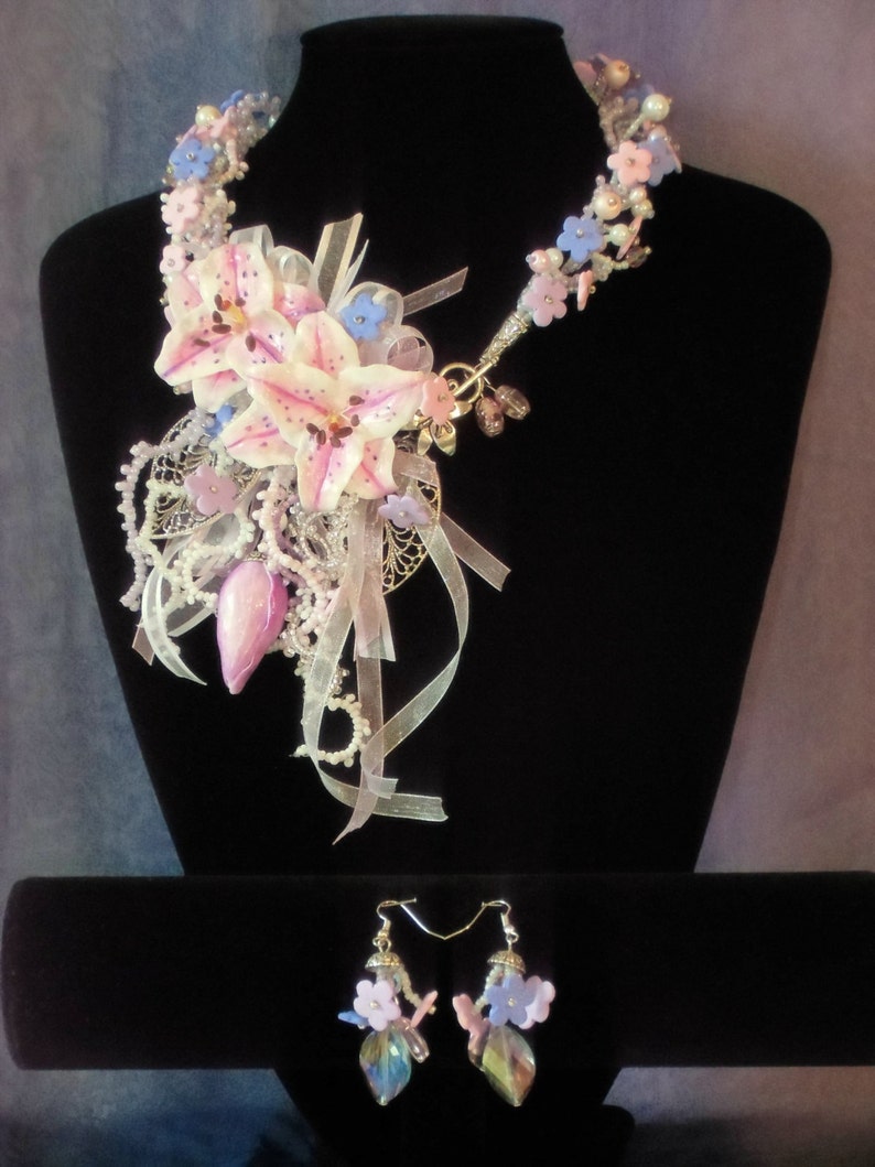Necklace and earrings Tenderness