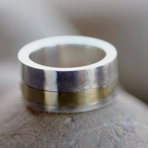 Bague en argent 950 gravé et laiton : grosse alliance rustique