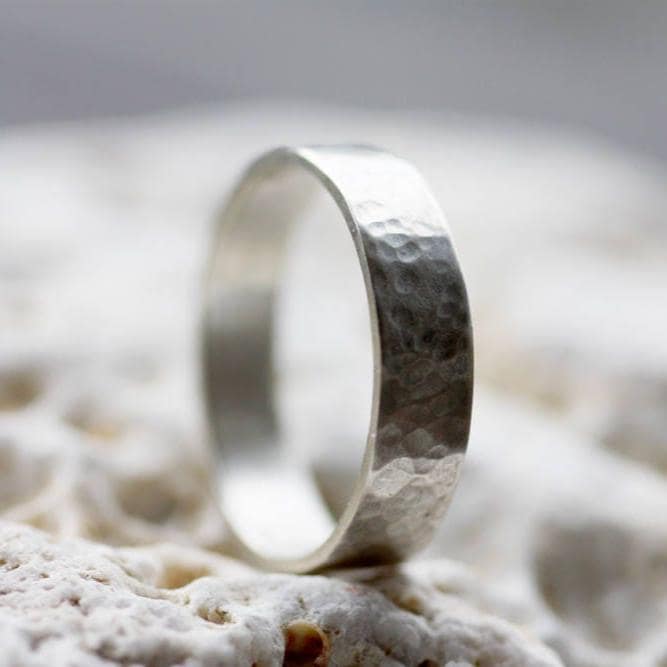 ハンマー仕上げのシルバー925リング：カスタム刻印入り結婚指輪 - Etsy
