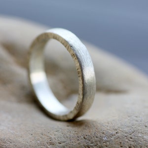 Anillo de bodas de plata esterlina para hombre, anillo personalizado para mujer, anillo grabado personalizado, anillo fino apilable, banda texturizada martillada