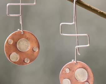 Boucles d'oreilles géométriques en argent et cuivre - Bijoux décoratifs artisanaux - Boucles d'oreilles bohèmes en argent et cuivre - Pendentifs uniques en métal