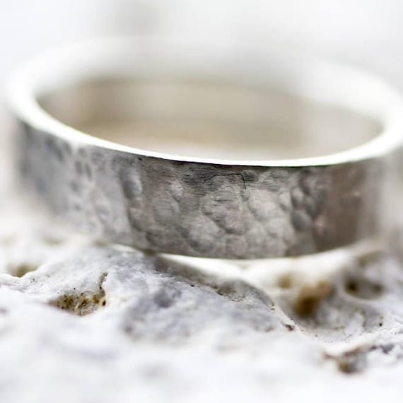 ハンマー仕上げ シルバー925 リング ハンマー仕上げのシルバー925リング：カスタム刻印入り結婚指輪 - Etsy