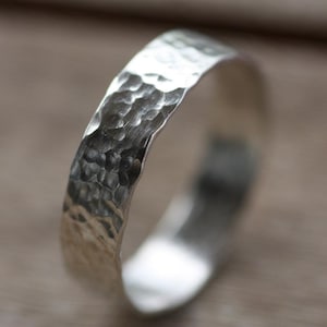 Hammered Silver 925 Ring: Custom Engraved Wedding Band