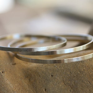 Conjunto de pulseiras de prata esterlina martelada: pulseiras finas empilháveis