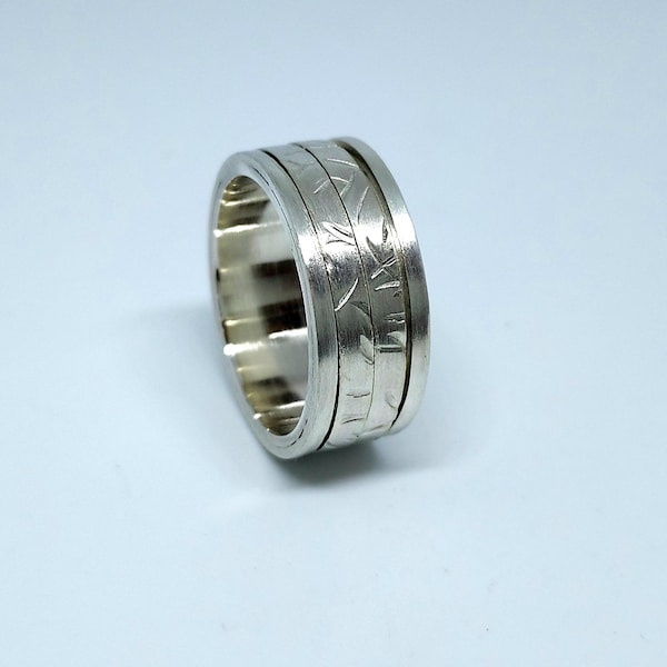 Anillo giratorio de plata 925 martillada: grabado para aliviar la ansiedad