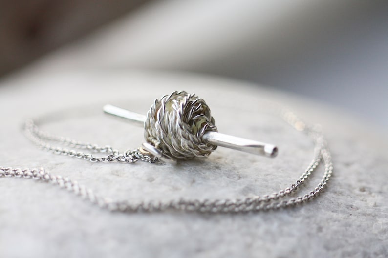 Crochet lovers pendant gift, Personalized Sterling Silver pendant, Necklace Gift for mom, Self gift imagem 2
